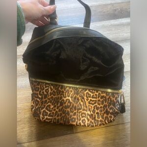 Jessica Simpson black and leopard backpack
Like new conditions